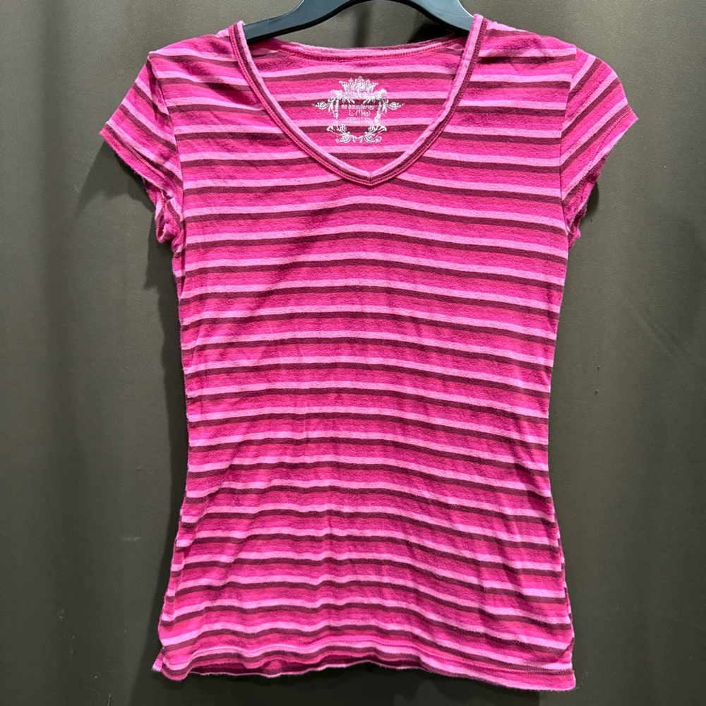 Y2K No Boundaries Pinks Striped V-Neck Tee Size Lg (11-13)